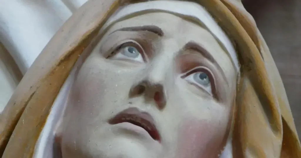 Santa Maria olhando para cima